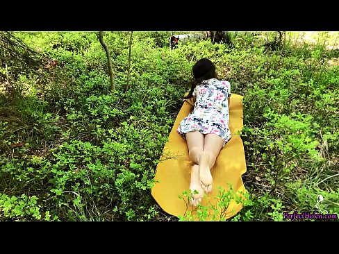 ❤️ Stranger on Tinder Masturbates My Pussy and Fucks Passionately in the woods (En främling på Tinder onanerar min fitta och knullar passionerat i skogen) ❤❌ Fuckingvideo at us ❤