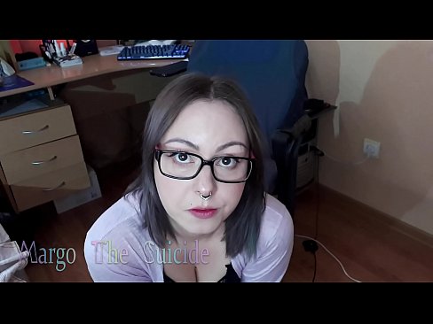 ❤️ Sexig tjej med glasögon suger Dildo djupt på kamera ❤❌ Fuckingvideo at us ❤