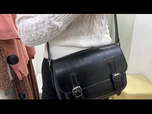 ❤️ Offentlig onani av den unga slynan FeralBerry med en dildo i provrummet ❤❌ Fuckingvideo at us ❤