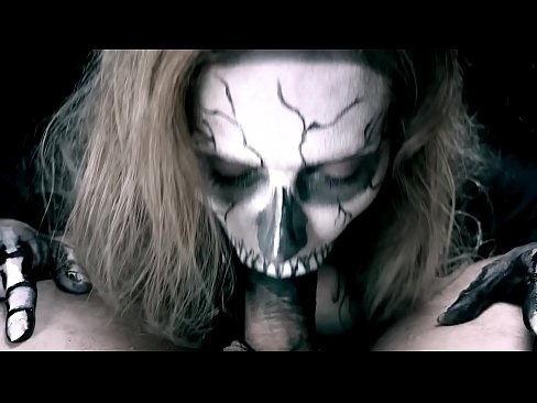 ❤️ Demonflicka suger kuk med sin svarta mun och sväljer sperma. ❤❌ Fuckingvideo at us ❤
