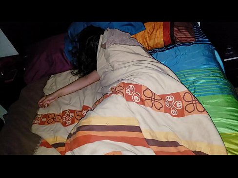 ❤️ Styvbarn som skäller ut sin unga styvmor medan hon sover. ❤❌ Fuckingvideo at us ❤
